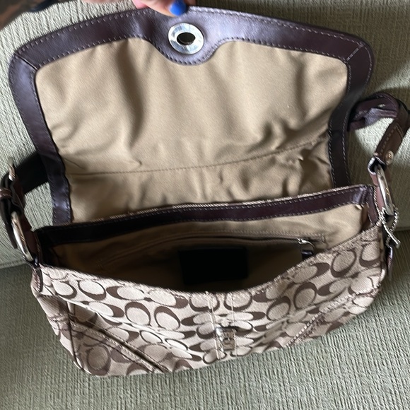 Coach Handbag. - Picture 5 of 7